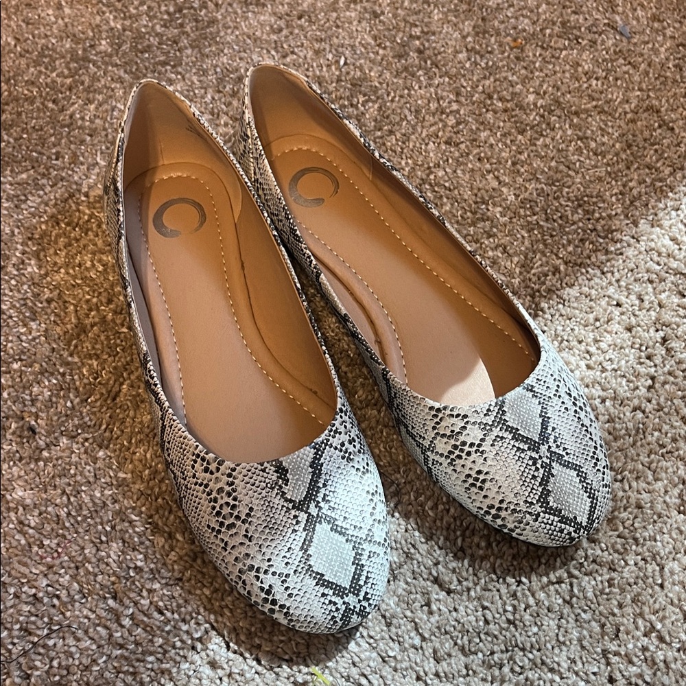Margaritaville Snakeskin Pattern Flats -